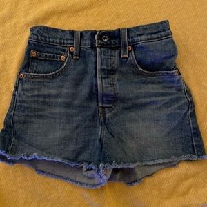 Levi’s ribcage shorts